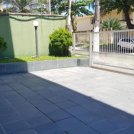 Apartamento a uma quadra da praia Guarujá Exterior foto