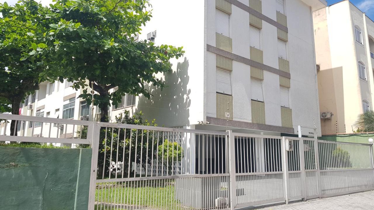 Apartamento a uma quadra da praia Guarujá Exterior foto