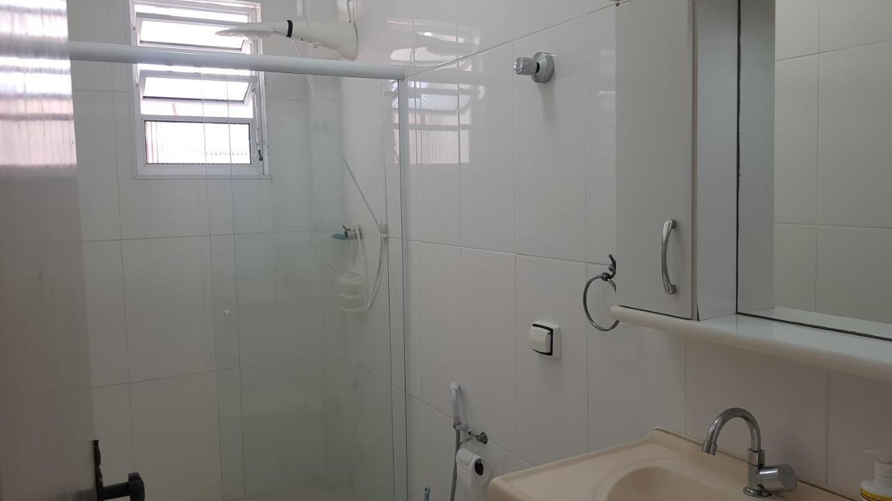 Apartamento a uma quadra da praia Guarujá Exterior foto